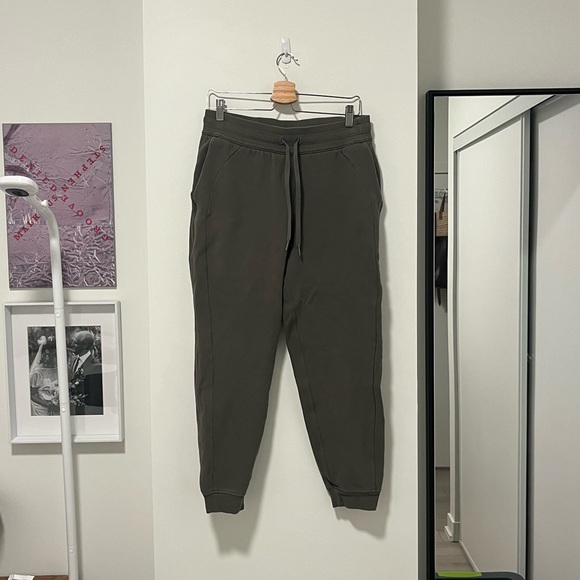 Lululemon Scuba High-Rise Jogger *Fleece 28"
Grey Sage - Picture 6 of 8